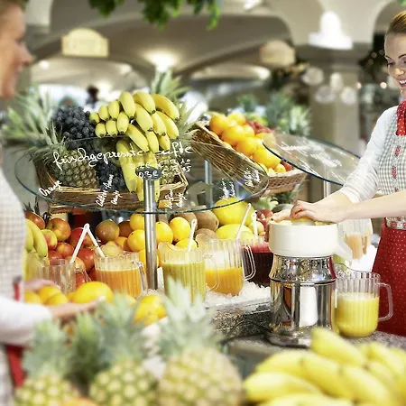 ホテル Landzeit Restaurant Voralpenkreuz ザットレット